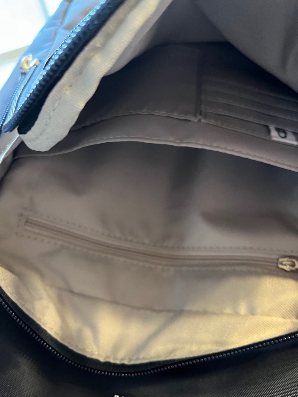 Baggallini Navy Compact Sling Backpack Women or Men. Very clean. - Picture 8 of 10